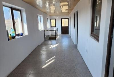 Casă cu 5 camere cu Teren 2000 Mp în Periferie