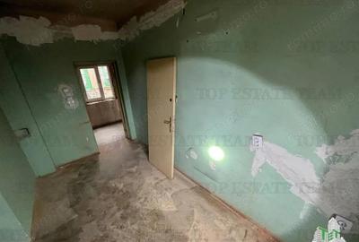 2 garsoniere adiacente la rosu pe Calea Grivitei, etaj 4 - 8