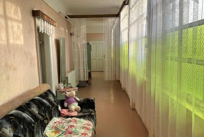 Casă cu 5 camere cu Teren 3000 Mp în Central - 1