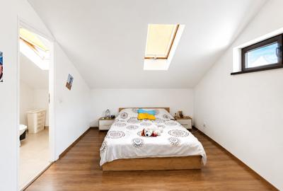 Duplex cu 12 camere cu Canalizare în Moșnița Veche - 10