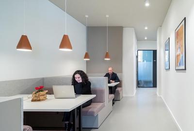 Rezerva?i un loc de munca rezervat in colaborare, in Spaces Campus 6 - 3