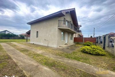 Casă cu 4 camere cu Canalizare în Sântandrei - 1