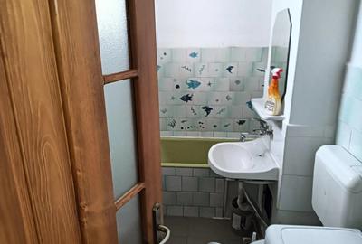 Chirie apt una camera decomandat spa?ios