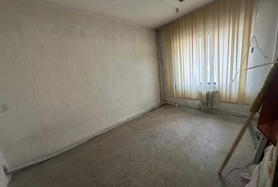 Spațiu comercial, de 200 mp, în Central - 3