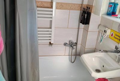 Apartament cu 3 camere semidecomandat în Pantelimon