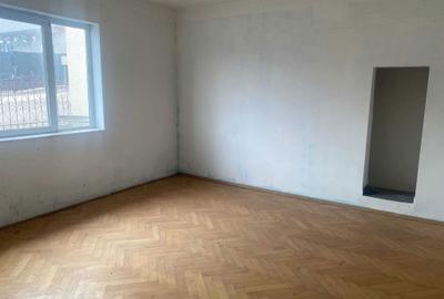 Casă cu 4 camere în Central - 2