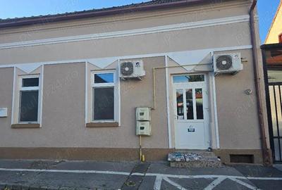 Spațiu comercial, de 55 mp, în Central - 4