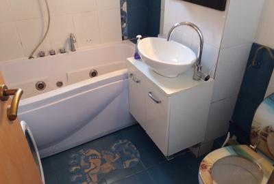 INCHIRIEZ apartament 3 camere ,renovat,zona Centrala INCHIRIEZ apartament 3 camere ,renovat,zona Centrala - 6