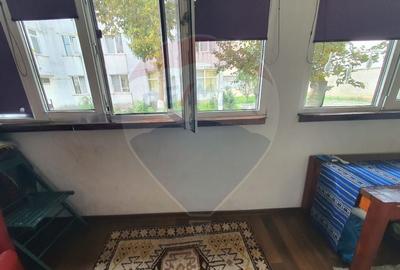 Apartament cu 3 camere de vanzare in zona Est Roman - 3