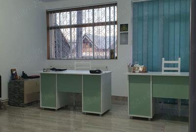 Casă cu 4 camere în Central - 3