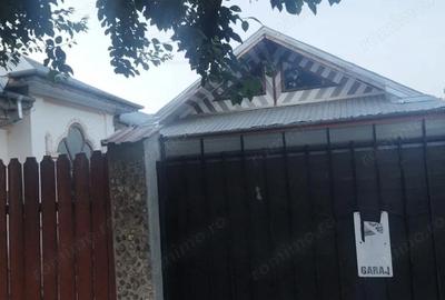 Casă cu 3 camere cu Teren 340 Mp în Central - 1