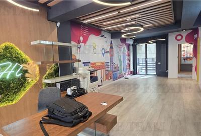 Casă cu 11 camere cu Teren 108 Mp în Central