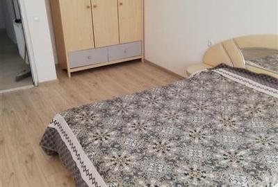 Apartament cu 3 camere semidecomandat, mobilat în Bulgaria