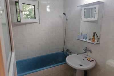 Apartament cu 3 camere semidecomandat în Rahova - 1