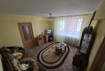 Apartament cu 3 camere semidecomandat în Central - 2