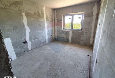 Casă cu 4 camere cu Teren 500 Mp în Central - 1