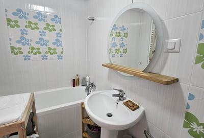 Apartament cu 3 camere decomandat în Est - 1