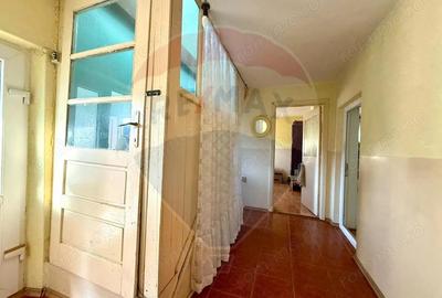 Casă cu 6 camere cu Canalizare în Mihail Kogălniceanu - 2