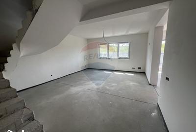 Casă cu 4 camere cu Teren 300 Mp în Central - 11