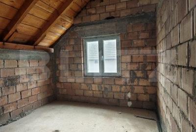 Casa la rosu de vanzare in Vulcan - Brasov - 10