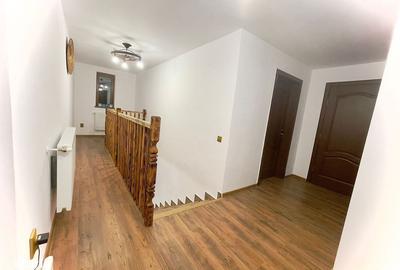 Casă cu 7 camere cu Garaj în Central - 2