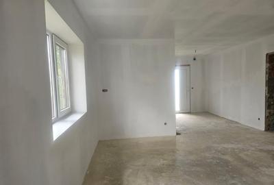 Lapusel, casa caramida - 2