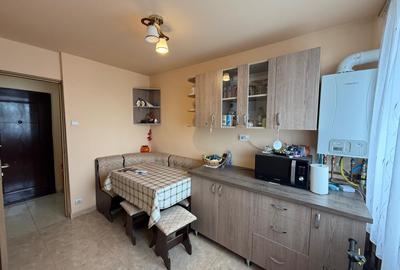 Apartament cu 3 camere semidecomandat în Dacia