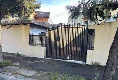 Casă cu 3 camere cu Garaj în Stadion - 1