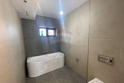 Casa / Vila cu 4 camere de vanzare in zona Nord - 2