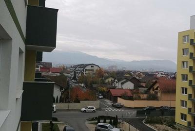 Apartament cu 2 camere decomandat în Tractorul