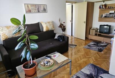 Apartament cu 2 camere semidecomandat, mobilat în 1 Mai