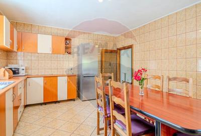 Casă individuală cu 10 camere cu Garaj în Sânpetru - 3
