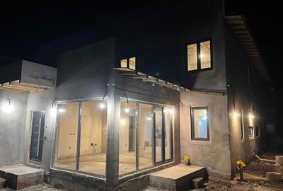 Casă cu 2 camere cu Teren 250 Mp în Vânători - 8