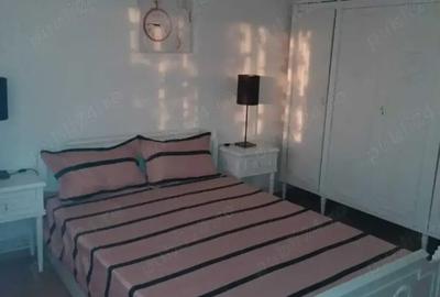 Ofer spre inchiriere apartament cu 4 camere Central Constan?a