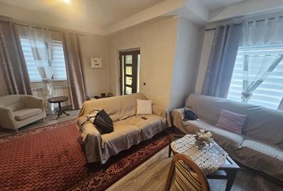 Casă cu 5 camere cu Teren 1300 Mp în Malu Mare