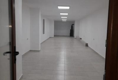 Inchiriez spatiu comercial pentru ori ce tip de activitate se poate folosi atat ca spatiu comercial - 2