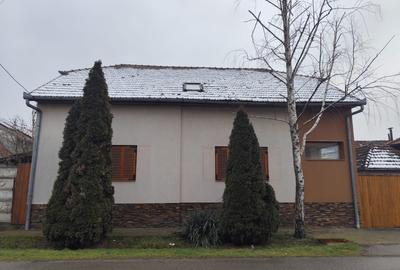 Casă individuală cu 5 camere cu Canalizare în Central - 2