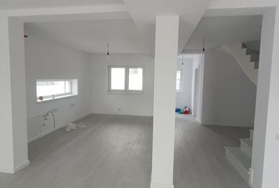 Duplex cu 4 camere cu Canalizare în Cetate - 1