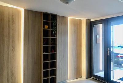 Apartament cu 3 camere decomandat, mobilat în Tractorul - 3