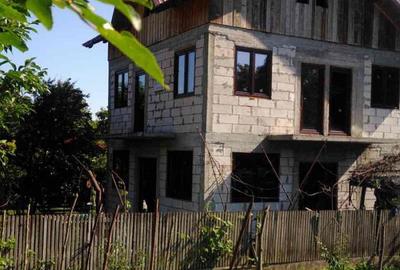 Casă cu 3 camere în Mireșu Mare - 1