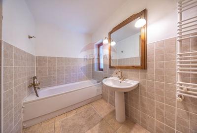 Casă individuală cu 8 camere cu Canalizare în Moieciu - 29