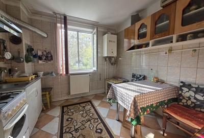 Apartament cu 2 camere semidecomandat, mobilat în Hipodrom