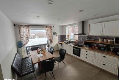 Casă cu 5 camere cu Teren 3700 Mp în Șoimuș - 2