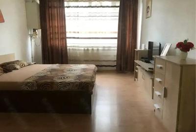 Garsonieră decomandată în Central - 7