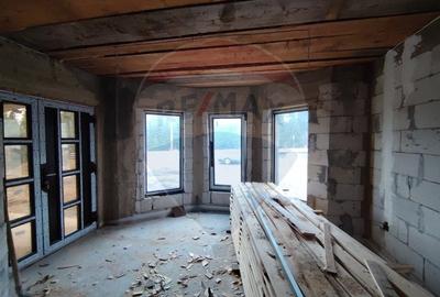 Casă individuală cu 8 camere cu Piscina în Poiana Stampei - 7