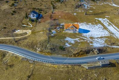 Teren Construcții intravilan de 985 mp, în Fundata - 8