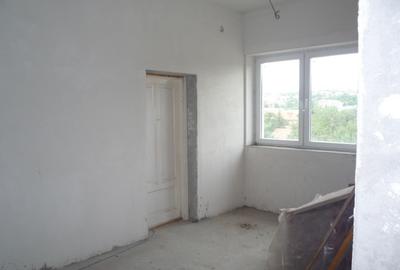 Casă cu 5 camere cu Teren 1250 Mp în Central - 9