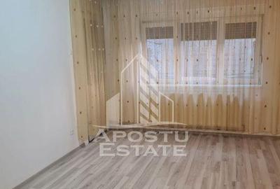 Apartament cu 3 camere, decomandat, ultra-central, piata ... - 2