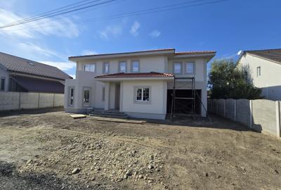 Duplex cu 6 camere cu Canalizare în Moșnița Nouă