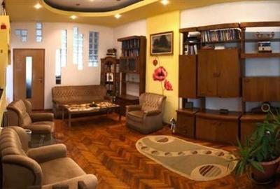 Apartament cu 3 camere semidecomandat, mobilat în Horea